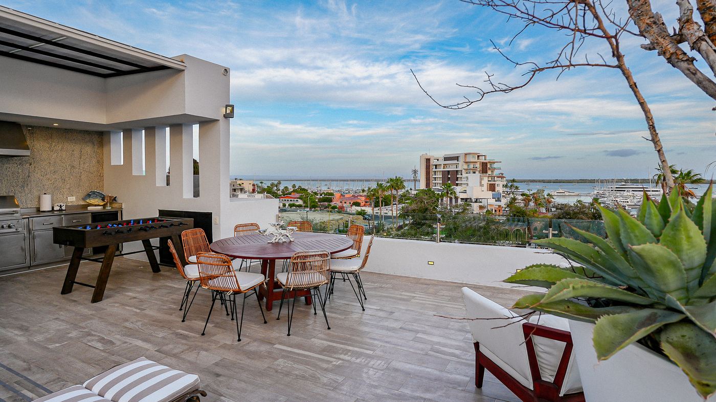 Futbolito del rooftop, junto al comedor exterior