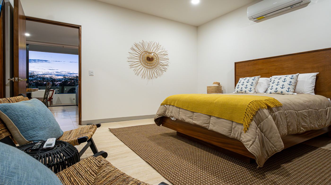 Segunda recámara, cama queen con sofá cama y baño completo privado
